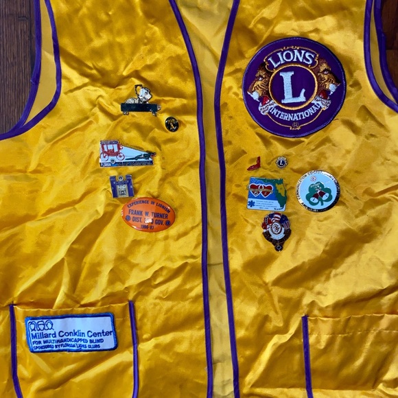 Vintage Collectable patches pins LION'S Vest Top L - Picture 4 of 10